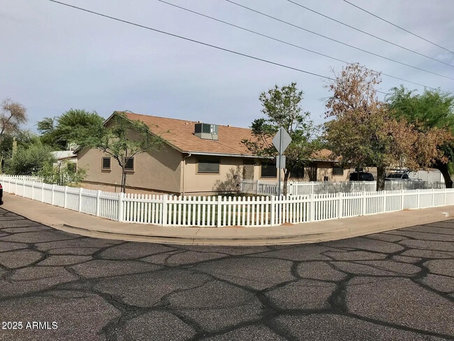 Building Photo - 1546 N 46th St Unit 1