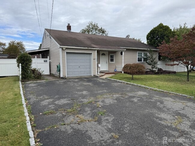 Photo - 392 Durham Ave