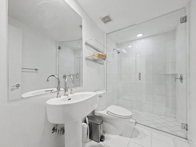 Photo - 2950 NE 188th St