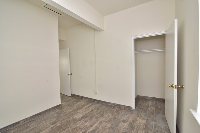 Photo - Moorestown Oaks