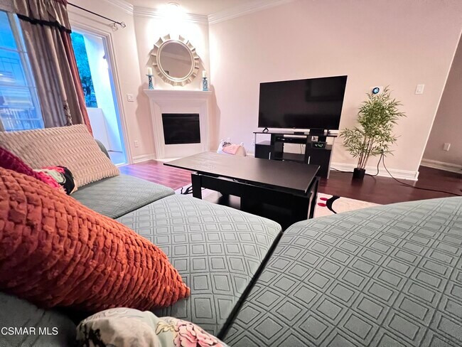 Photo - 14242 Burbank Blvd