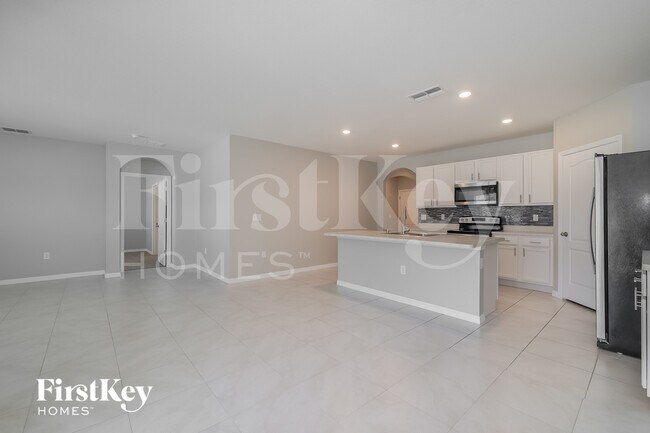 Photo - 709 Kindred Ln