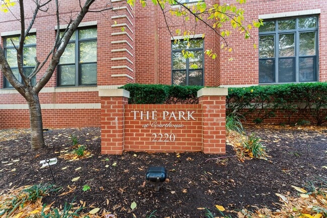 Building Photo - 2220 Fairfax Dr