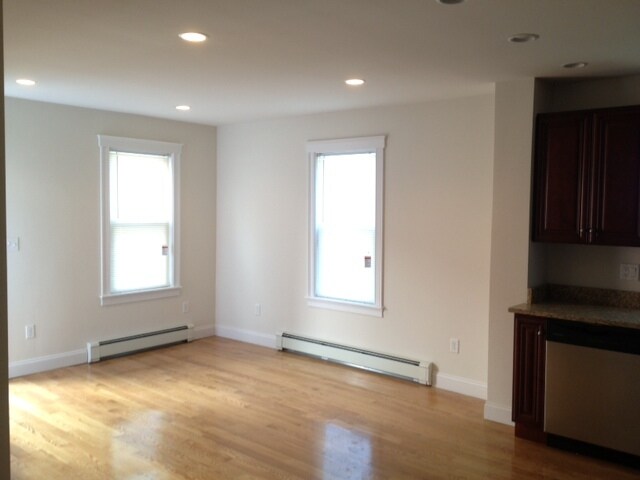 Photo - 200 Brooks St