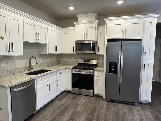 Photo - 3040 Vaughn Way