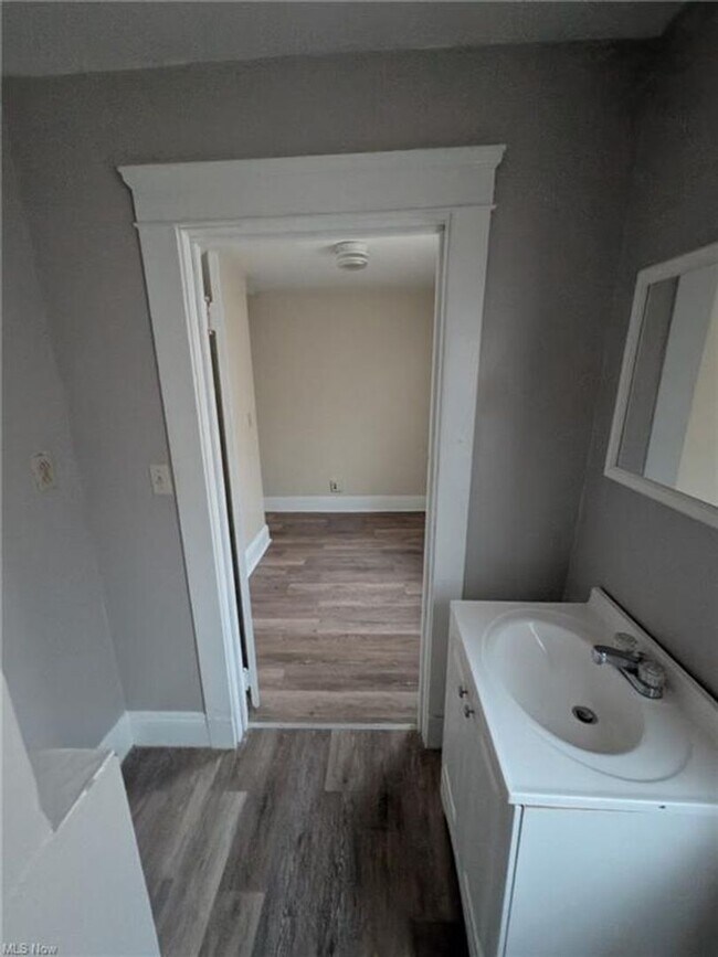 Photo - 1733 Robindale St Unit Up