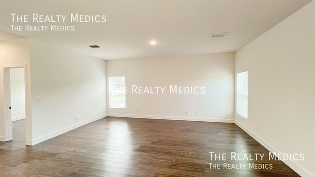 Photo - 905 Toluca St SE