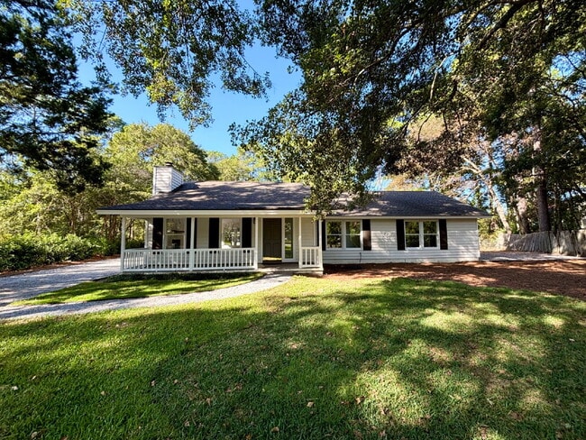 Building Photo - Completely Remodeled Ranch Style Home in t...