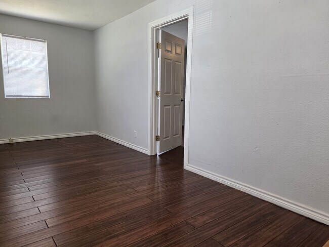 Photo - 513 Wolf St