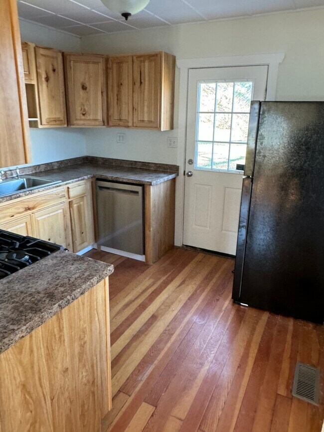 Photo - 695 Iowa Ave