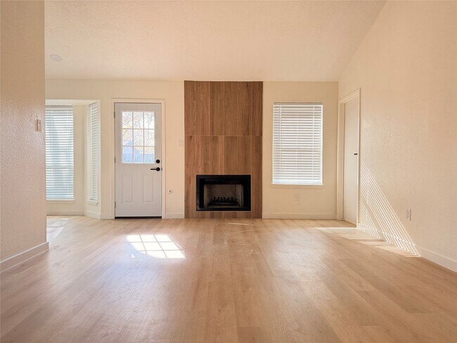 Photo - 2533 Knoxville Dr