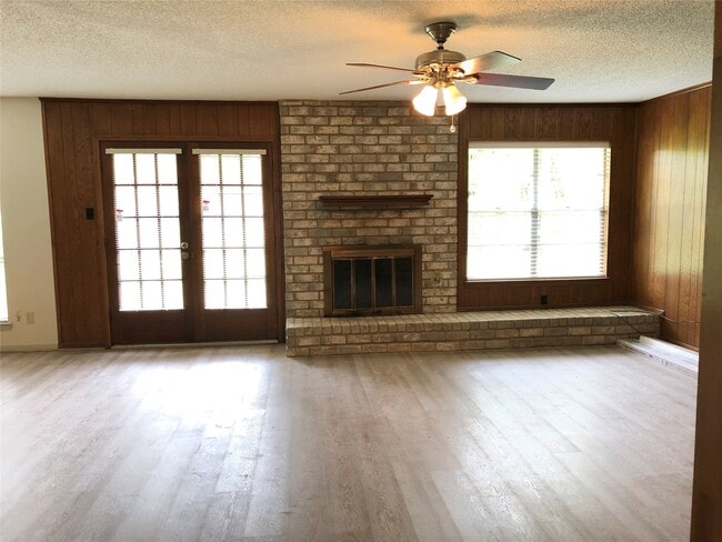 303 Dogwood St