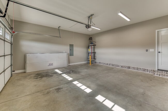 Photo - 325 Monroe Dr