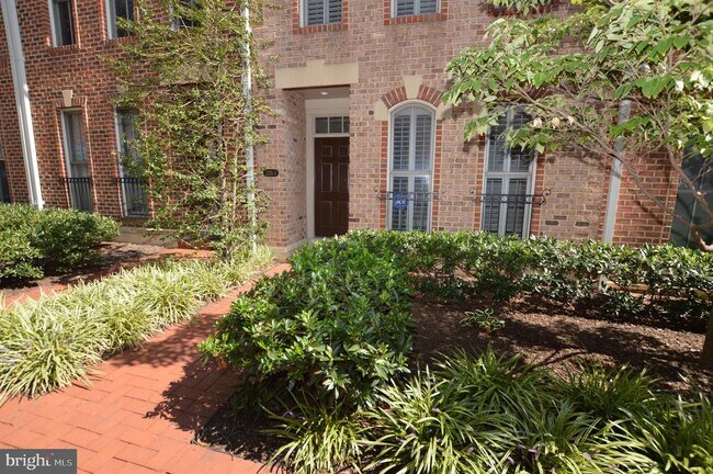 Photo - 2335 Boston St