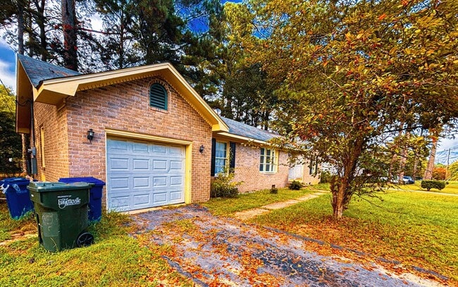Building Photo - 3 bed 2 bath for rent Rental
