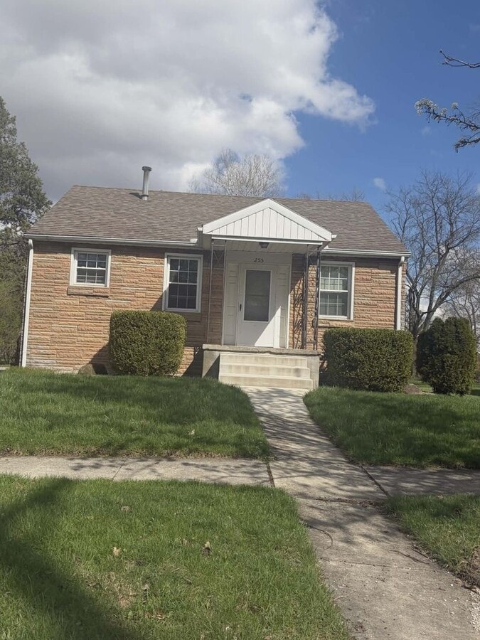 Five Bedroom Home Located Near BGSU - Five Bedroom Home Located Near BGSU