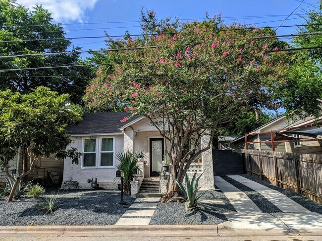 Photo - 2302 Santa Maria St House
