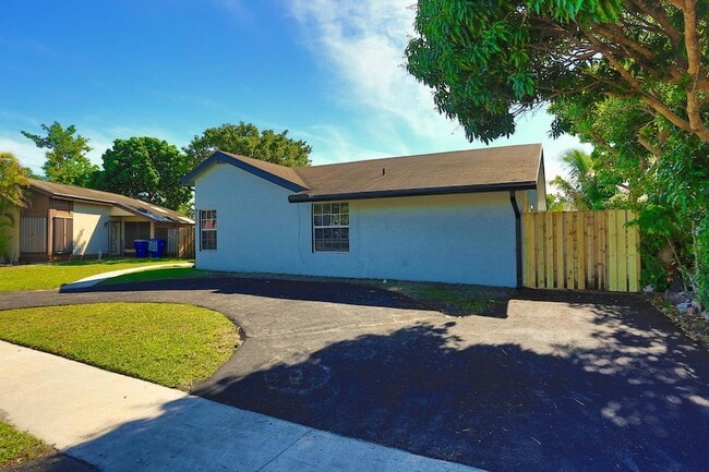 Photo - 8120 SW 4th Ct