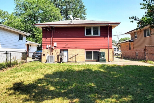 Photo - 14424 Sanderson Ave