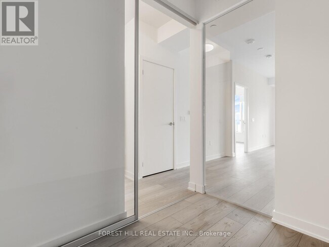 Photo - 110 Broadway Ave Unité 1910S