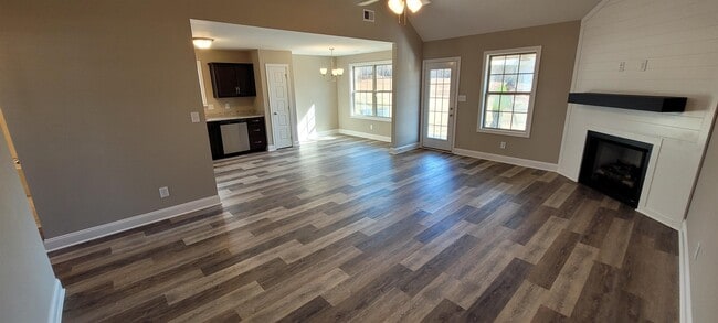 Photo - 1098 Whitney Dr