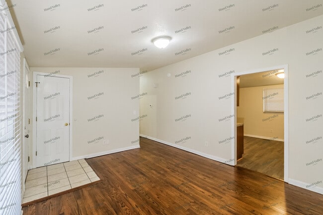 Photo - 318 Holiday Dr