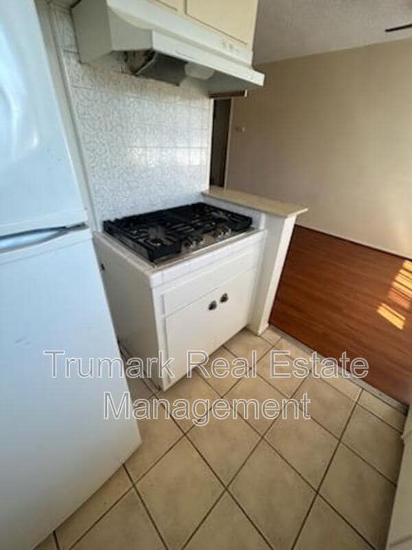 Photo - 4619 Lexington Ave Unit 4