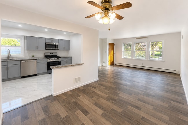 Photo - 169 W 51st St Unit 2