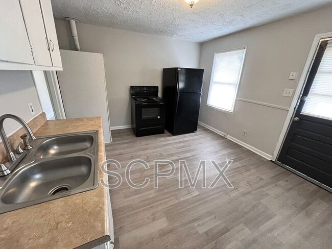 Photo - 2428 Crestview Dr