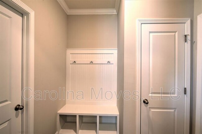 Photo - 572 Yellow Fox Rd