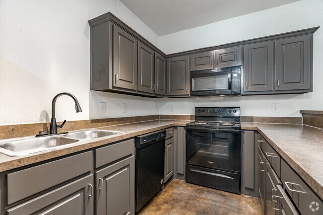 3BR, 1BA - 977SF - Kitchen
