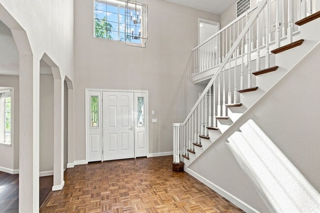 Photo - 749 Glenborough Dr