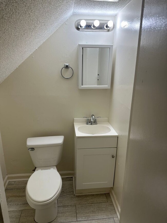 Photo - Spacious 2bedroom Townhome (500.00 off first full months rent ) Apply by 4/20/2026