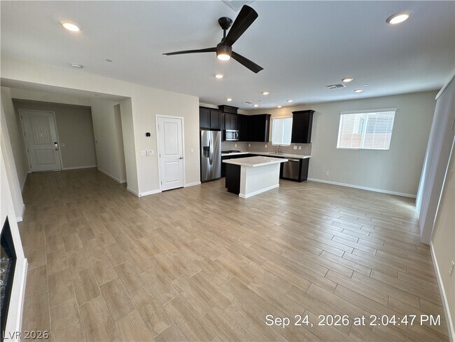 Photo - 8621 Faxom St