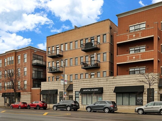 Building Photo - 3917 N Western Ave Unit 3S