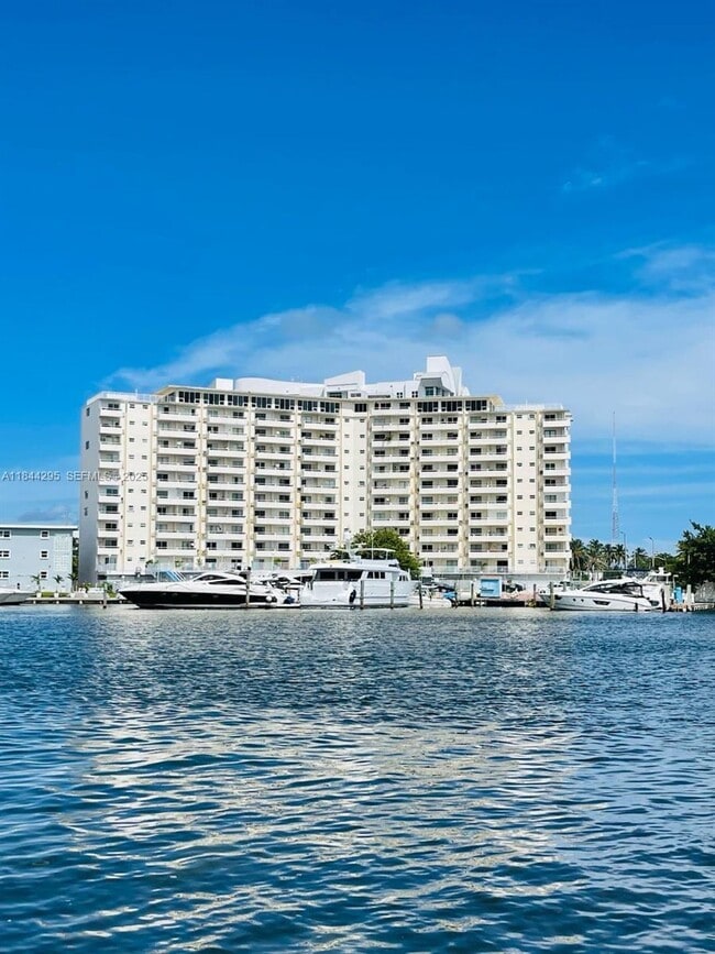 Building Photo - 7904 West Dr Unit 508