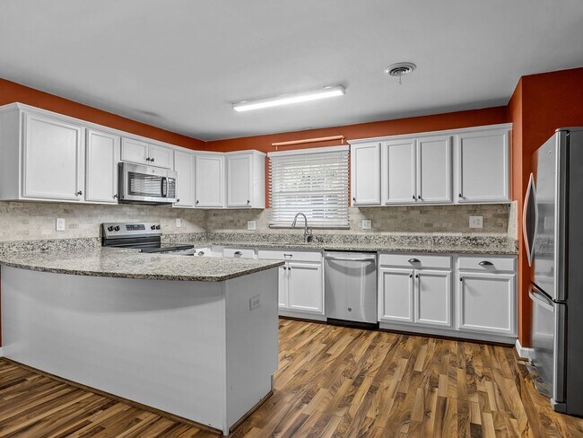 Photo - Spacious 2 bedroom 1.5 bathroom home in th...