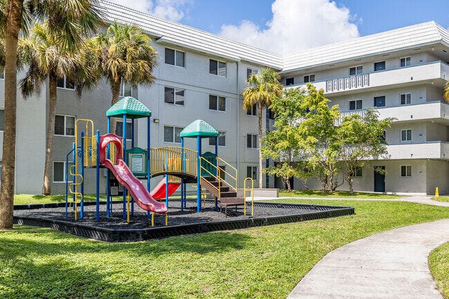Cutler Gardens Apartments - Área de juegos infantiles - Cutler Gardens Apartments