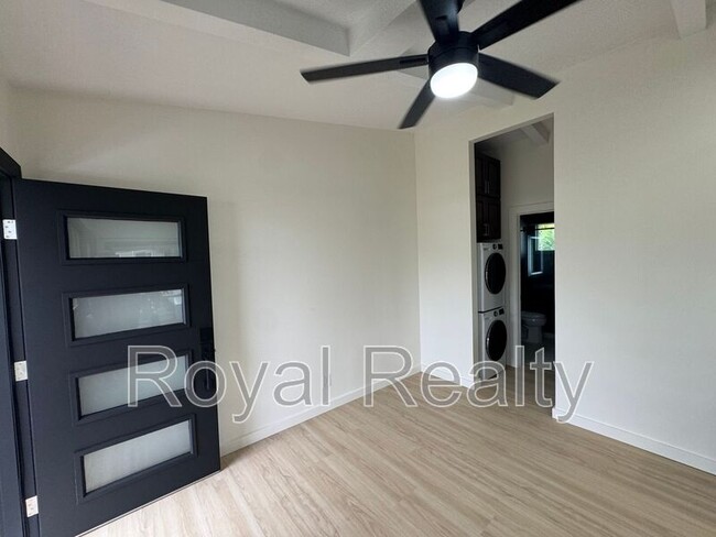 Photo - 47-230 Miomio Loop