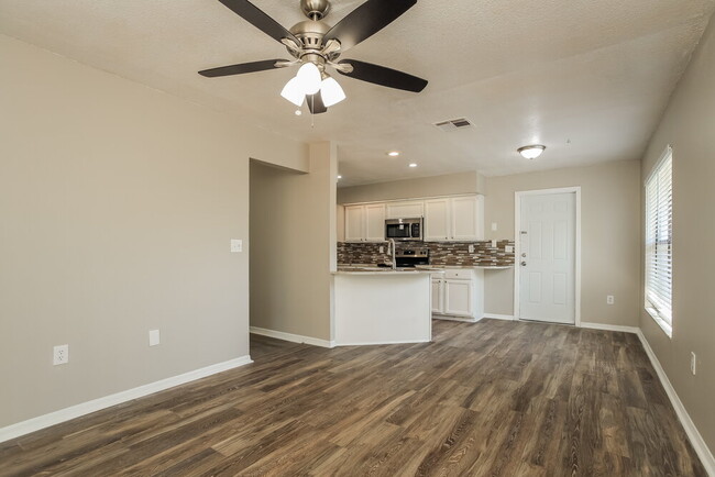 Photo - 518 Carlsbad Dr