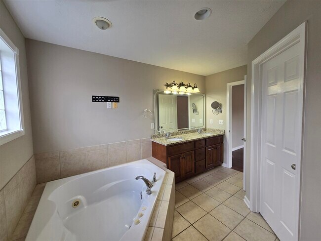 Photo - 309 Eureka Way