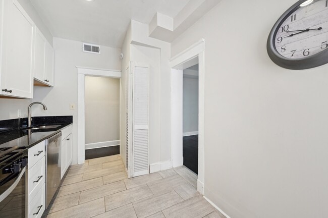 Photo - 2431 Linden Ave Unit #2