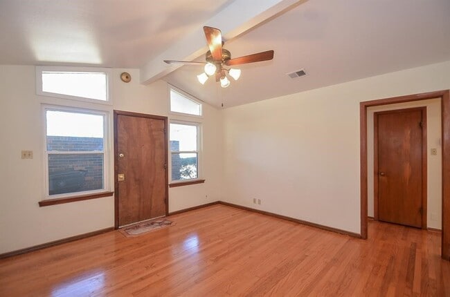 Photo - 6923 Cole Creek Dr