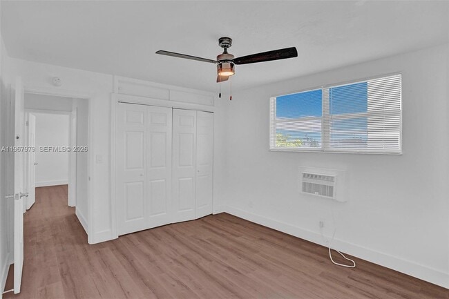 Photo - 505 NE 30th St Unidad 406