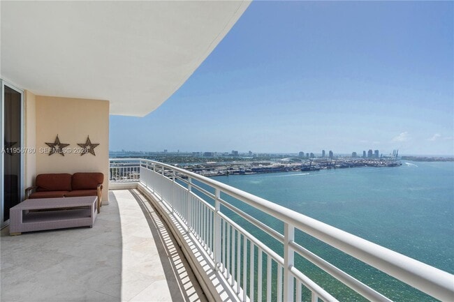 Photo - 808 Brickell Key Dr Unidad 3304