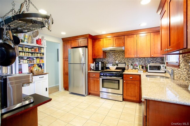 Photo - 552 E Walnut St