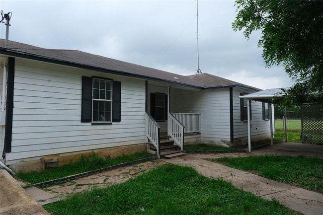 Photo - Enjoy peaceful country living just minutes from Elgin! Unit C