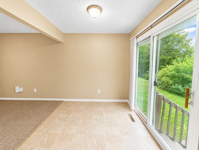 Photo - 202 NE Westwind Dr