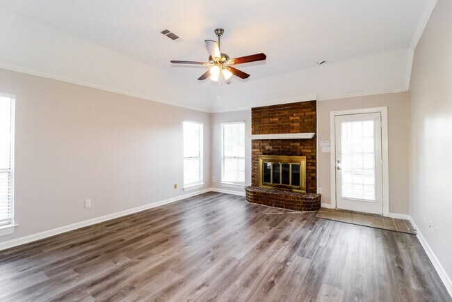 Photo - 7017 Juanita Cir S