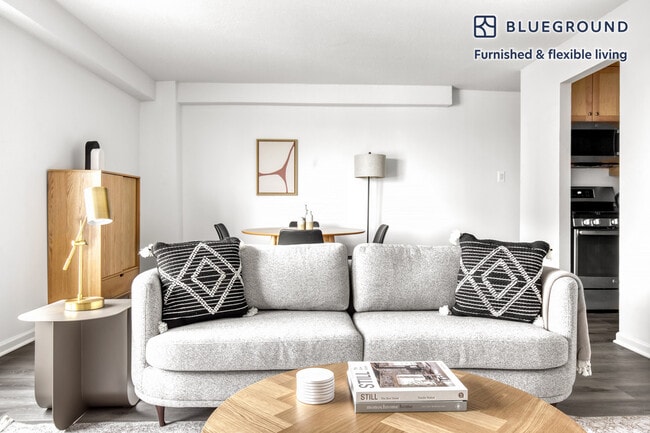 Photo - 30 Waterside Plaza Unit FL32-ID980